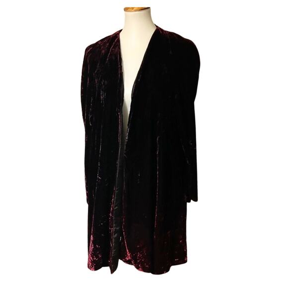 1960s Crushed Velvet Opera Coat in Deep Plum – 1967–1971 - Picture 5 of 9